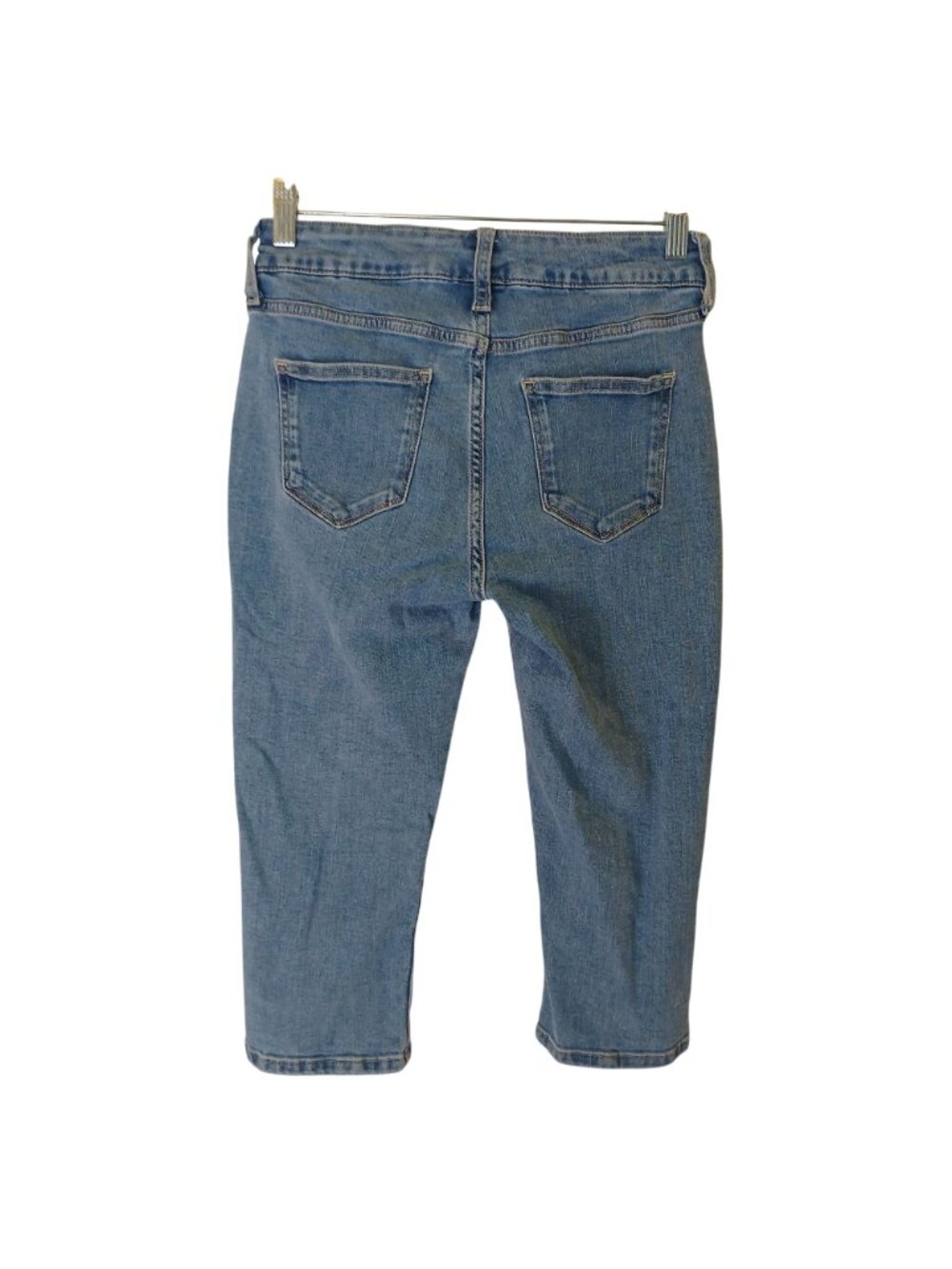 St. Johns Bay Womens 2P Petite Capri Jeans Light Wash Denim 5-Pocket Design #B-3 - Picture 2 of 11